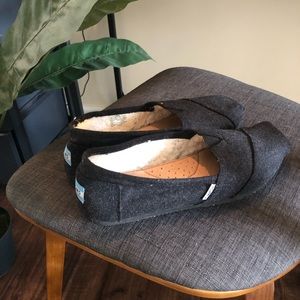 TOMS NWOT flats